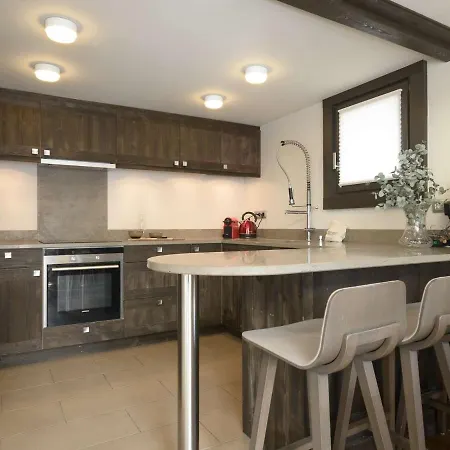 Apartment Duplex De 120 M² A 1650, Pour 8 Pers., Centre Station, Proche Pistes Avec Cheminee Et Parking - Fr-1-631-161 Courchevel